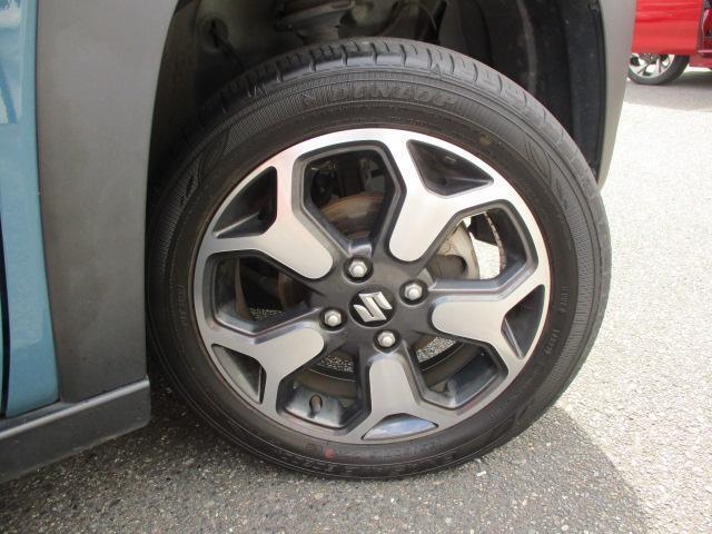 切削加工とブラック塗装を施したスタイリッシュな純正アルミホイールを装着！存在感があります。