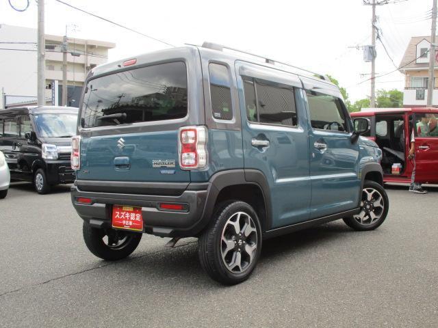 右斜め後ろからの特徴的なフォルム。小回りが利くコンパクトボディ♪【ルーフレール】を標準装備！