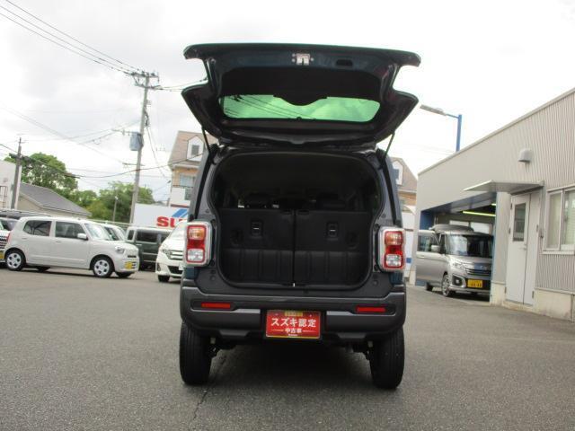 バックドアは上開き跳ね上げ式で、開口も広め！レジャーやショッピングの荷物も積みやすそうですね！