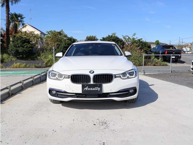 輸入車が初めてという方にも安心してお買い求め頂けるよう修復歴無し・実走行車・正規ディーラー車を厳選して仕入れております。