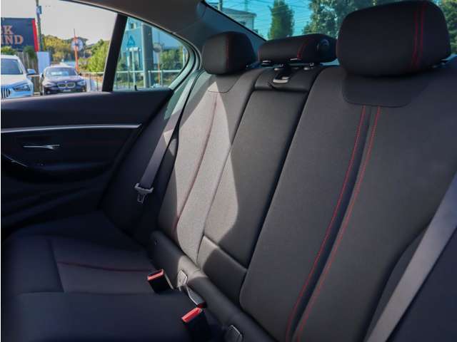 自動車保険のご案内も可能です。購入店でご加入いただきますと、万一の事故や故障の際にも安心です。