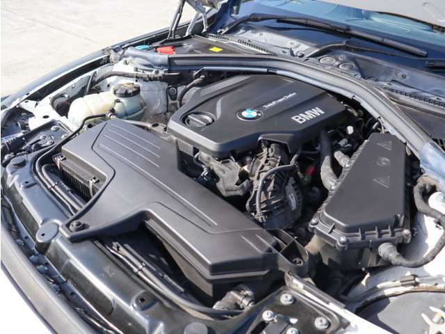 国土交通省認証自社整備工場にてご購入後の手厚いサポート体制も整えております。車検や修理も是非お任せ下さい。