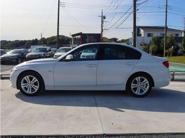 厳選されたBMW中古車が80台から100台ほど展示されております。営業時間は10：00から19：00で年中無休（年末年始を除く）で営業しております。