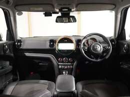 ■高年式、低走行、装備や価格に魅力があるなど、専門店の目線で厳選した高品質なミニのみ厳選し、約250台以上の新旧ミニの中からお気に入りの1台をお選びいただけます■マッチした1台がきっと見つかりますよ♪