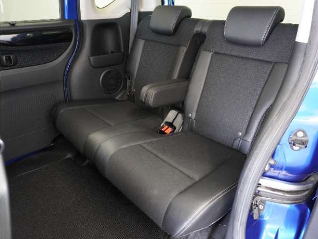 室内は、シートクリーニングや各部の徹底した清掃を実施し、消臭・除菌処理を行っています。しかも、全ての差上で天然成分の薬剤にこだわり安心・安全へも配慮しています。