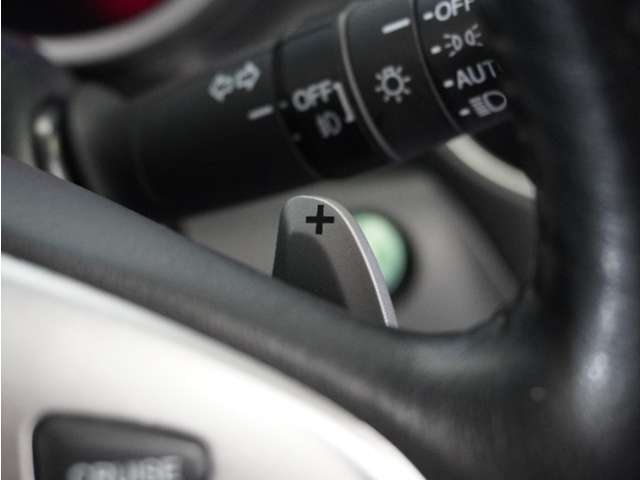 ◆パドルシフト装備◆オートマチック車でもミッション車のようなフィーリングを楽しめます。エンジンブレーキを使いたい時にも役立ちます。