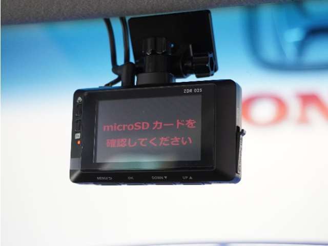 ◆ドライブレコーダー◆映像・音声などを記録する自動車用の装置です。　もしもの事故の際の記録はもちろん、旅行の際の思い出としてドライブの映像を楽しむことができます。