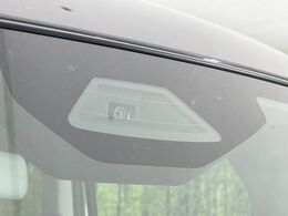 【スズキ　セーフティサポート】走行中に前方の車両等を認識し、衝突しそうな時は警報とブレーキで衝突回避と被害軽減をアシスト。より安全にドライブをお楽しみいただけます。