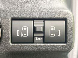 【両側パワースライドドア】スマートキーや運転席のスイッチで後席両側スライドドアの開閉が可能♪電動だから力を入れてドアを開ける必要が無く、小さなお子様でも簡単に開け閉めでき快適です♪