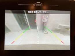 【バックカメラ】運転席から画面上で安全確認ができます。駐車が苦手な方にもオススメな便利機能です。