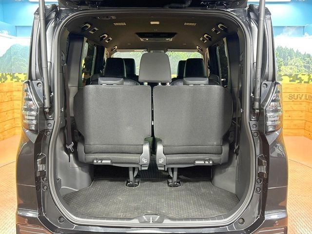 普段のお買い物や通勤、送迎等に十分な荷室スペースを確保しております。セカンドシートを倒すと、大きな荷物の積載も可能です♪