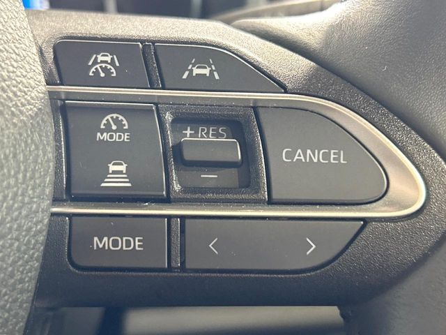 【レーダークルーズコントロール】高速道路での長距離走行が楽に！！自動で速度を保つクルーズコントロールが、衝突軽減システムと連携し、前方の車両を感知して車間を保つように速度調節してくれます！！