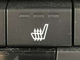 【シートヒーター】シートを温めてくれる暖房機器です！長時間座っていると負担が掛かりやすい背中や腰、または冬場などの寒い日に冷えやすい脚部に快適なぬくもりを伝えます。