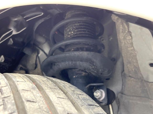 お車を安心してお乗りいただく為には、足回りの定期点検が欠かせません。サービスサポート（有償保証）では無料点検もご提供しており、安心のカーライフをお過ごしいただけるサポート体制が整っています。