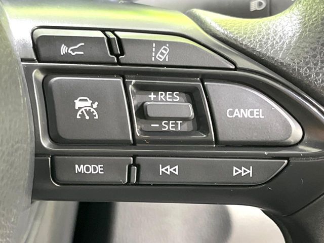 【レーダークルーズコントロール】高速道路での長距離走行が楽に！！自動で速度を保つクルーズコントロールが、衝突軽減システムと連携し、前方の車両を感知して車間を保つように速度調節してくれます！！