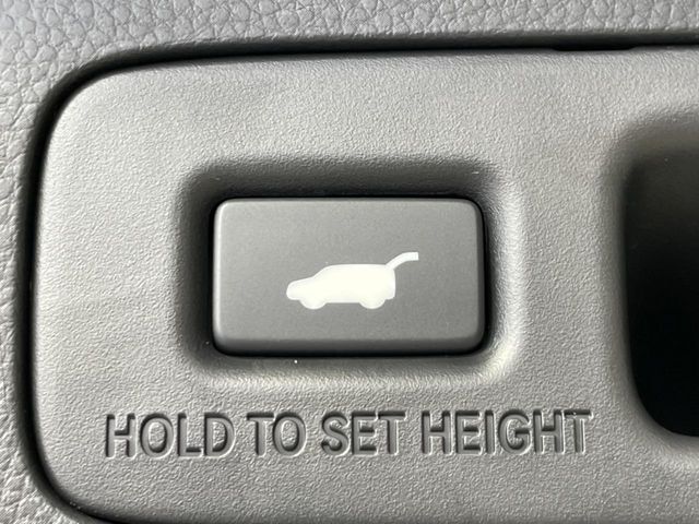 【パワーバックドア】スマートキーや運転席のボタンを押すだけでリアゲートが自動で開閉します！荷物を持っている時や、高い位置にあるバックドアを閉める際に便利な機能です♪