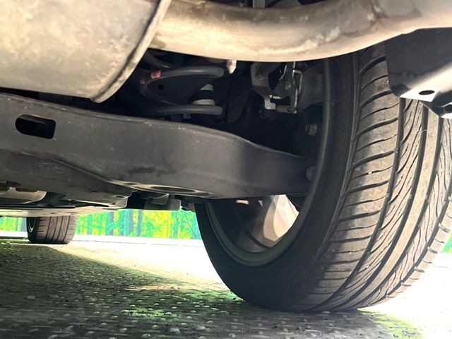お車を安心してお乗りいただく為には、足回りの定期点検が欠かせません。サービスサポート（有償保証）では無料点検もご提供しており、安心のカーライフをお過ごしいただけるサポート体制が整っています。