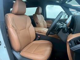 【茶革シート】人気メーカオプション。高級感溢れる車内を演出します。査定アップも見込める人気オプションです！