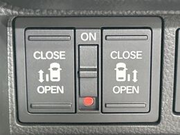 【両側パワースライドドア】スマートキーや運転席のスイッチで後席両側スライドドアの開閉が可能♪電動だから力を入れてドアを開ける必要が無く、小さなお子様でも簡単に開け閉めでき快適です♪