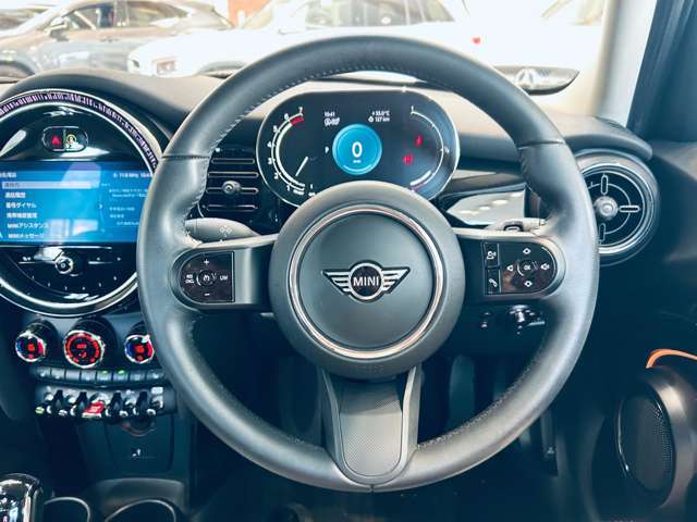 安心してカーライフを始めていただく事ができるよう、納車前にディーラー整備工場もしくは熟練メカニックが在籍する整備工場にて点検を行ない、必要な整備を実施致します。