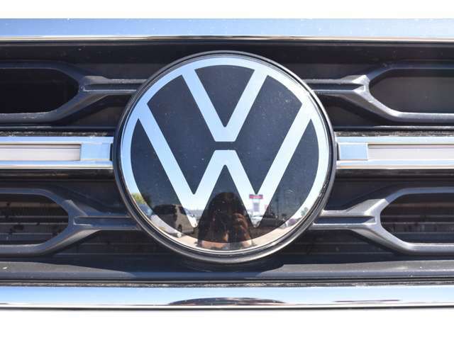 VOLKSWAGENのエンブレムにはセンサーが内蔵されています。