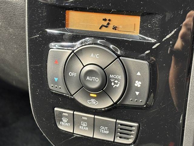 【オートエアコン】車内温度をセンサーが感知してご希望の車内温度になるよう、風量も自動で調整してくれます☆