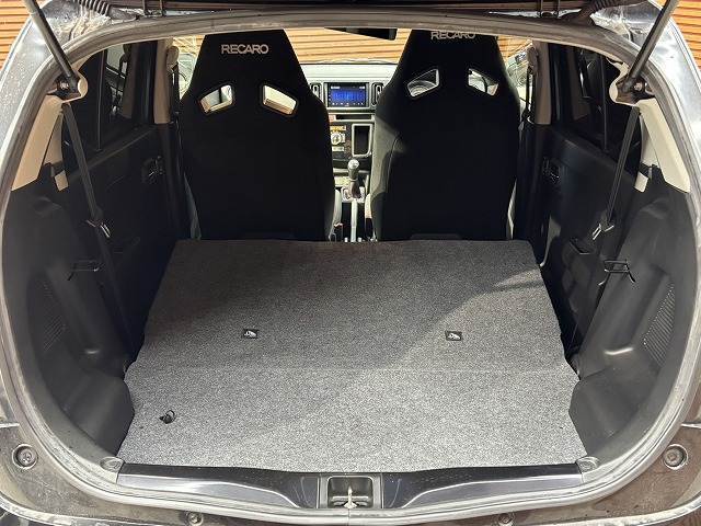 広々としたラゲッジルームは日常・レジャーに活躍する事間違いなし。いかがでしょうか。