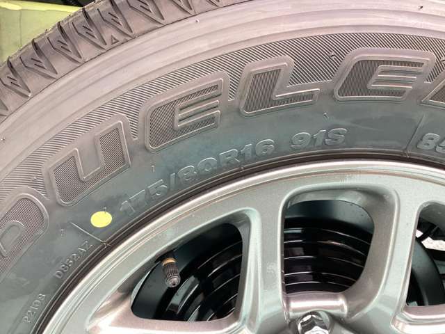 ホイール大きさは16インチ☆