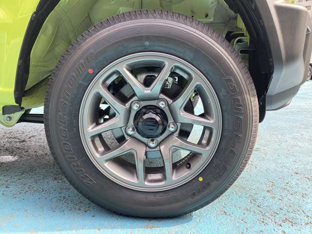 アルミホイール装着車です。オシャレは足元から♪鉄のホイールより軽いので走行にもGOODです！