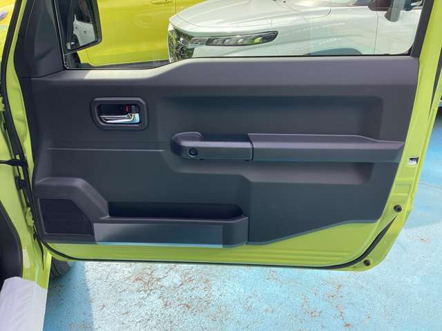 書類などを入れておくのに便利なヨコポケット☆