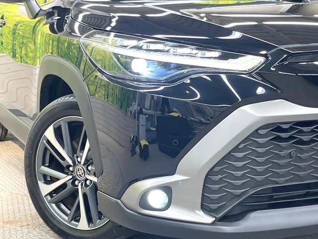 【LEDヘッドライト】悪天候や夜間走行時も良好な視界を確保し安心して運転できる高輝度LEDヘッドライトを装備！点灯速度が早く、消費電力も抑えられています。