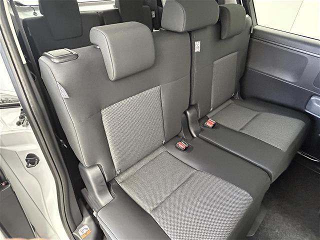 【後部座席】『後部座席周辺』の画像になります。写真の内容に関してご不明点、ご質問等がございましたらお気軽にガリバー店舗までお問い合わせください。