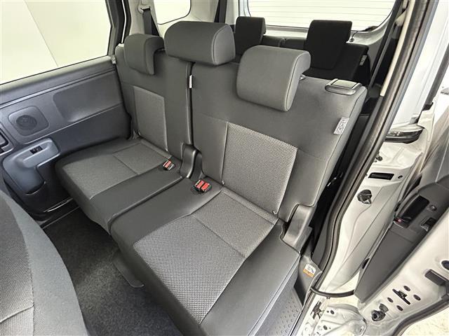 【後部座席】『後部座席周辺』の画像になります。写真の内容に関してご不明点、ご質問等がございましたらお気軽にガリバー店舗までお問い合わせください。