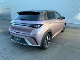 ボディカラーはコーラルピンク/アーバングレー