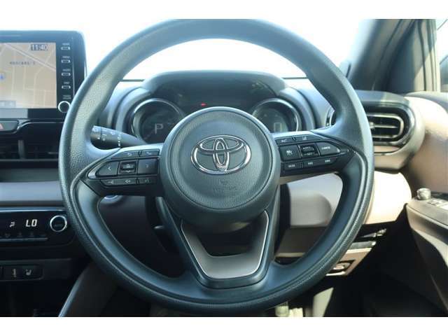 握りやすい設計のステアリングです。