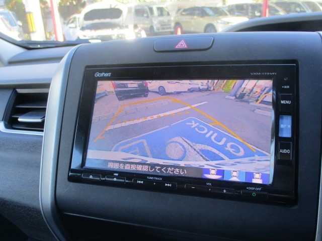 リアカメラのお写真です。駐車が苦手な方でもラクに駐車が行えますね。