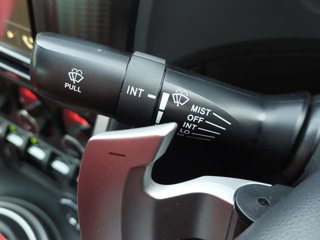 【運転席操作部】『運転席周辺の装備』の画像になります。快適なドライブを楽しむための機能が装備されています！運転席から触れるので使いやすいです！