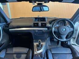 全体を俯瞰してみるとよく分かる、細部までこだわったデザインです！ドライバーの運転姿勢にもこだわっていることがよく分かります！