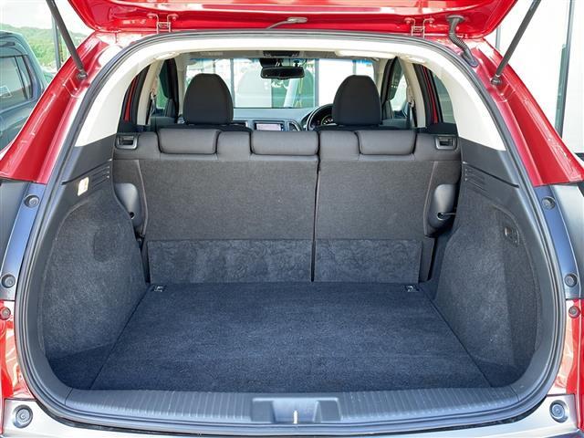 【ラゲッジスペース】リアシートを倒せばこの大容量！！ダンボールなどの大きい荷物も釣り具などの長尺物まで様々載せられそうです！！