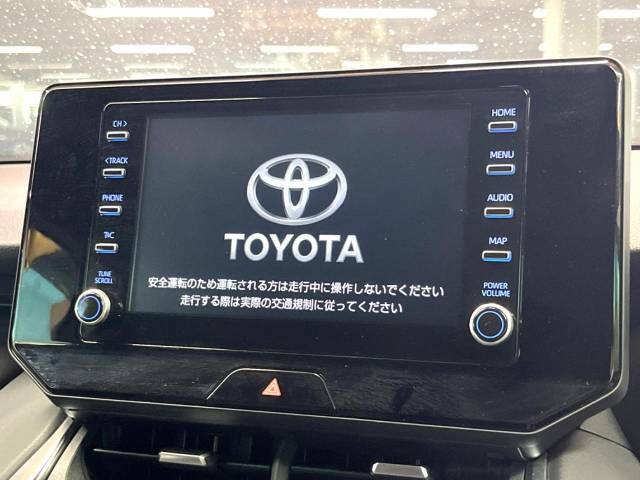 【メーカー純正ナビ】インテリアに溶け込むスタイリッシュな「専用設計」メーカーナビを装備♪視認性や操作性など基本性能にも優れ、より上質なカーライフをお楽しみいただけます。