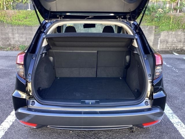 テールゲートを開けるとラゲッジルームがあるので荷物を収納できます。