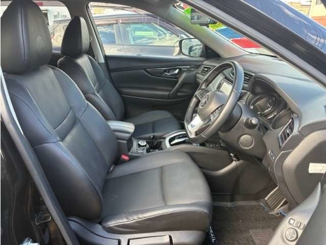 【店舗内紹介】商談ルームにはキッズルームなど完備しております。お子様連れのお客様でもごゆっくりお車をお選びいただけます。くじ引きなどのイベントもやっているのでお子様もお楽しみいただけます。