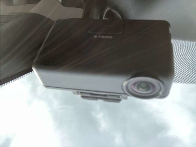 【ドライブレコーダー】時間に合わせた情報をしっかりと録画録音いたします。運転に際してのトラブルや事故などの映像もしっかりと録音録画いたします。