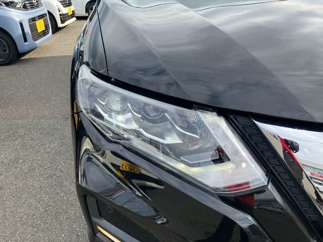 【ライトランプ】暗い夜道やトンネル内など明るい光で照らして運転をサポート。危険な暗所もこれで安心！