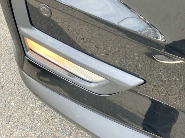 【ライトランプ】暗い夜道やトンネル内など明るい光で照らして運転をサポート。危険な暗所もこれで安心！