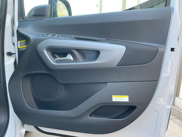 ドア内張運転席側：気になるキズ・汚れは発見できませんでした。