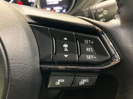 【レーダークルーズコントロール】高速道路での長距離走行が楽に！！自動で速度を保つクルーズコントロールが、衝突軽減システムと連携し、前方の車両を感知して車間を保つように速度調節してくれます！！
