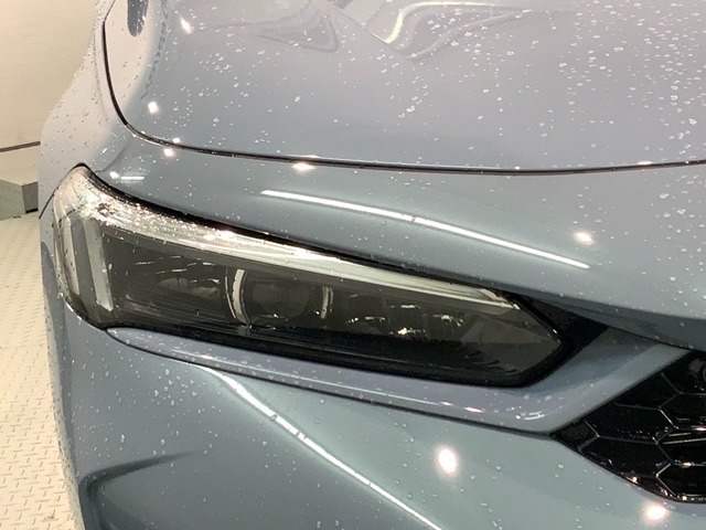 LEDヘッドライトは、点灯の瞬間から最大光量を発揮し、突然暗くなるトンネルなどでの安定感を高めます。