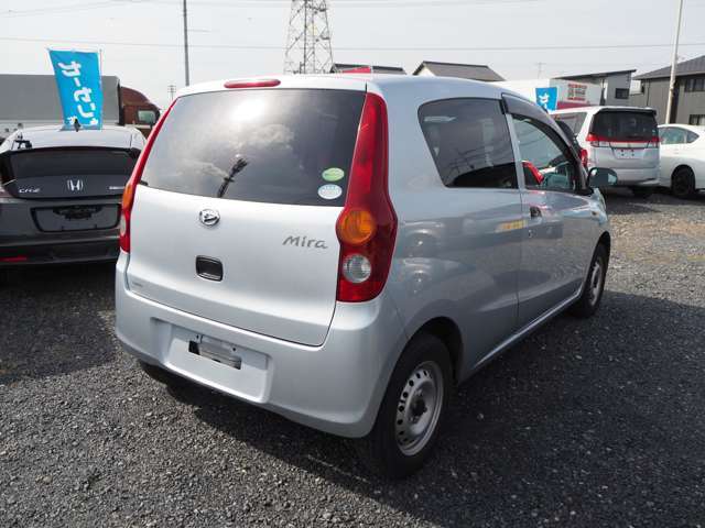 仕入れから整備、登録納車まで一人で行っているのでお安くお渡し出来ます。
