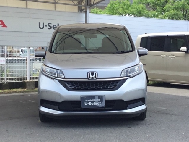 お客様に安全で快適なカーライフをお送りいただくために、中古車にも高いレベルの品質基準を設け、その基準に従って、全ての中古車について納車前整備を実施しています。